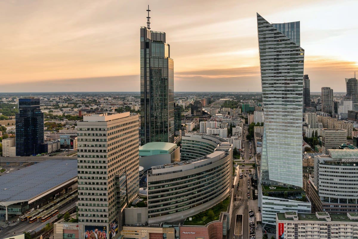 Read more about the article Rozwój usług światłowodowych w Warszawie