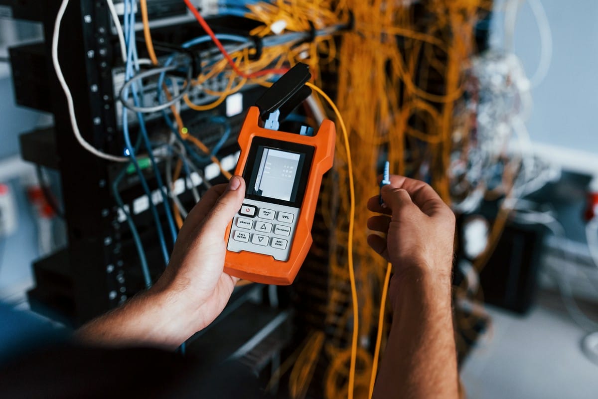 Read more about the article Nowoczesne technologie w budowie sieci światłowodowej