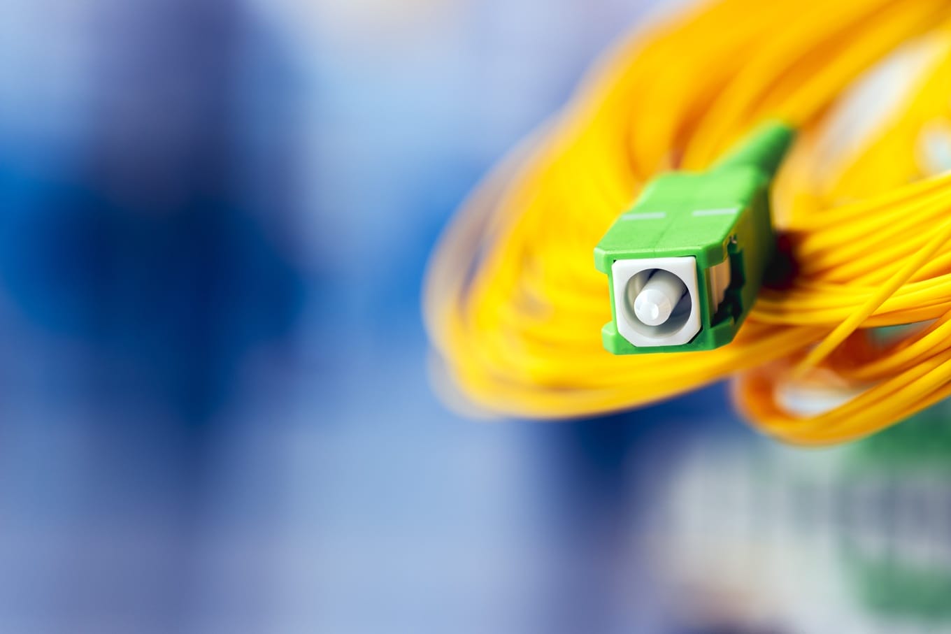 Read more about the article Jak zakończyć włókno w instalacji FTTH, żeby nie podnosić tłumienia i odbić sygnału