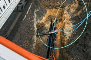 Read more about the article Od projektu po serwis — jak pracuje wykonawca teletechniczny przy sieci światłowodowej