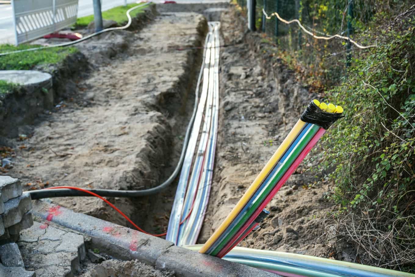 Read more about the article Jakie dane terenowe i uzgodnienia przesądzają o jakości projektu sieci światłowodowej